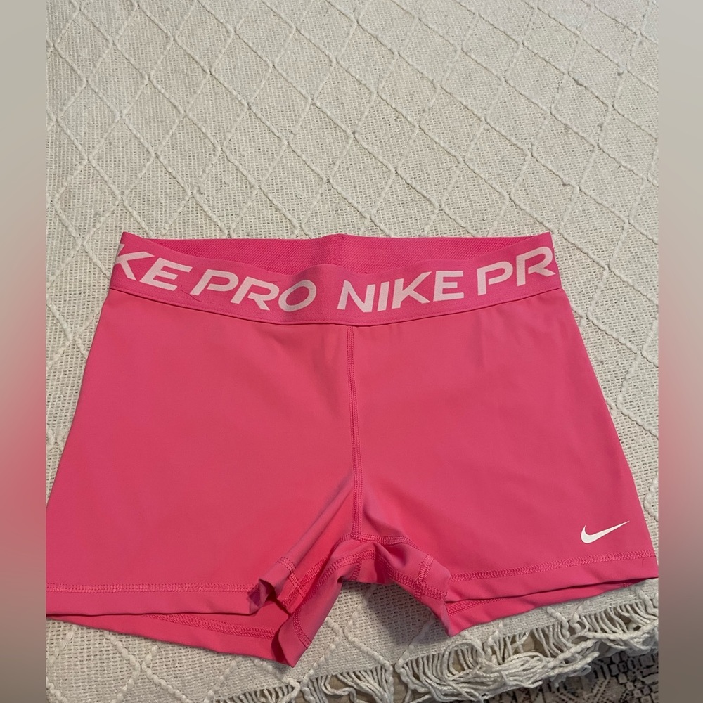 NIKE Pro short NWOT